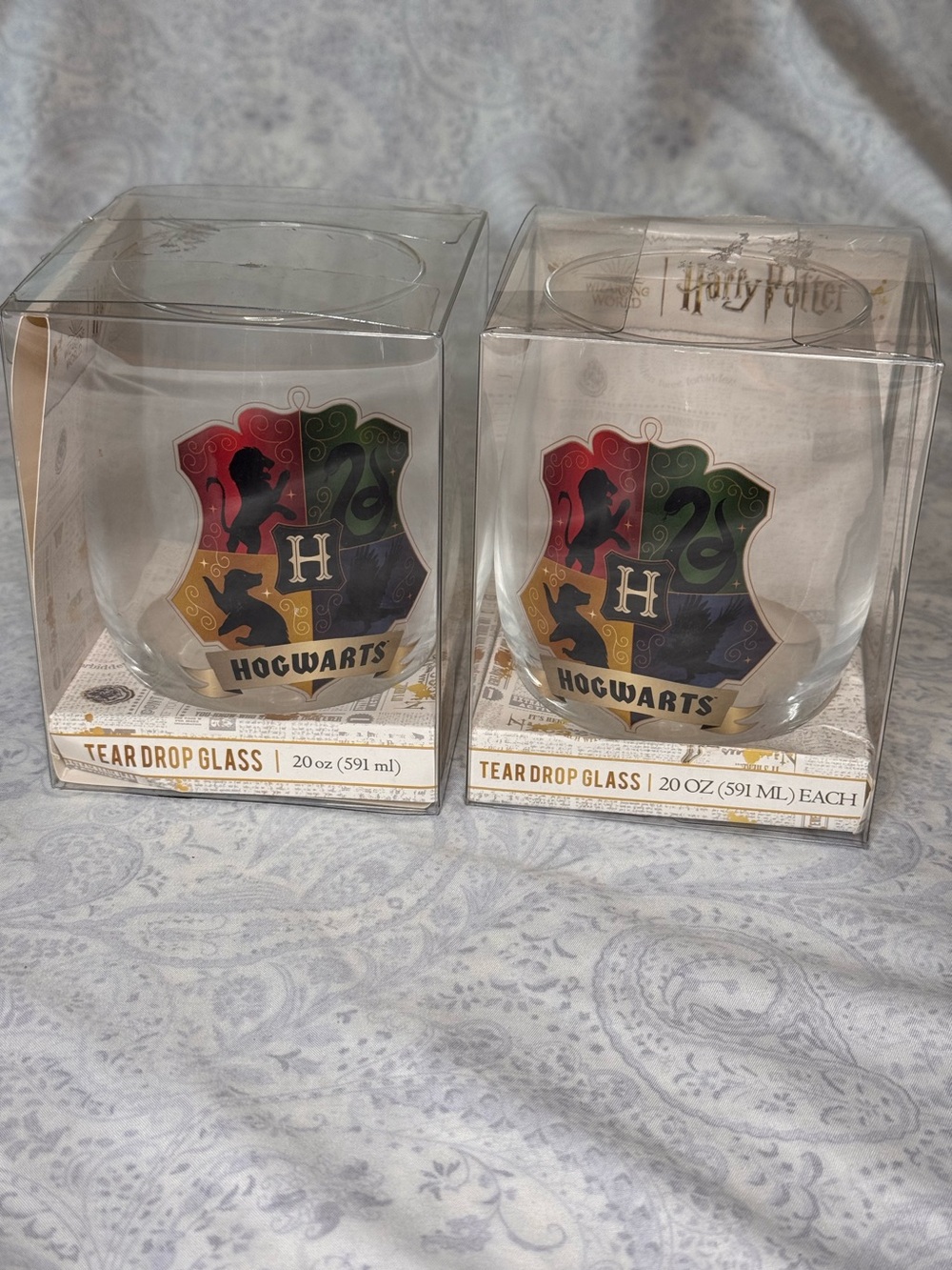 Warner Bros. Harry Potter Hogwarts Crest Teardrop Wine Glass set of 2